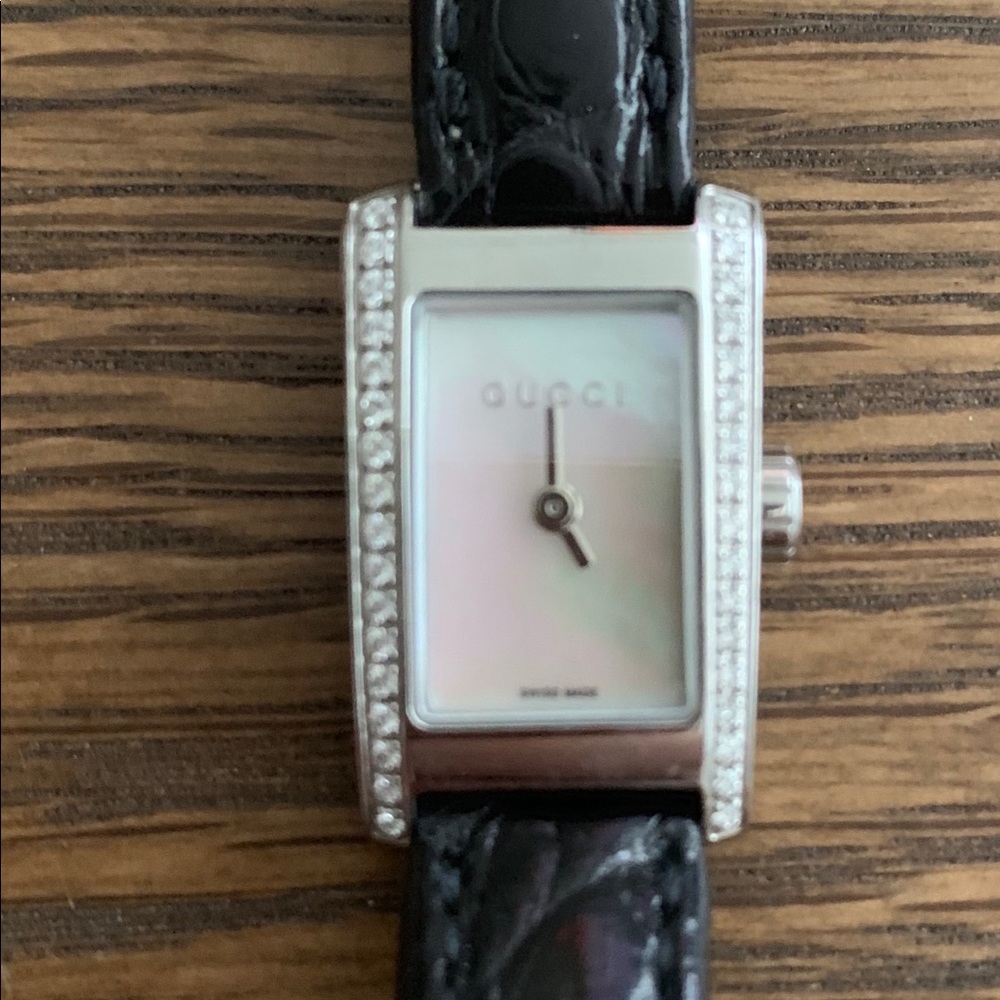 Gucci 8600 L diamond leather watch Mother of Pearl - Picture 1 of 7